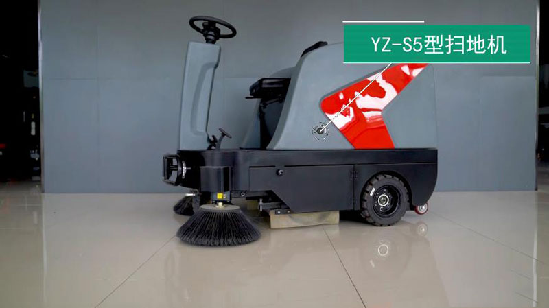 一臺小型掃地車的價(jià)格是多少呢